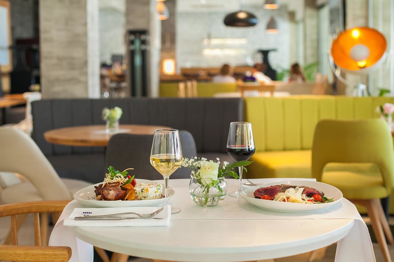 Отель Hotel Sato Сутоморе