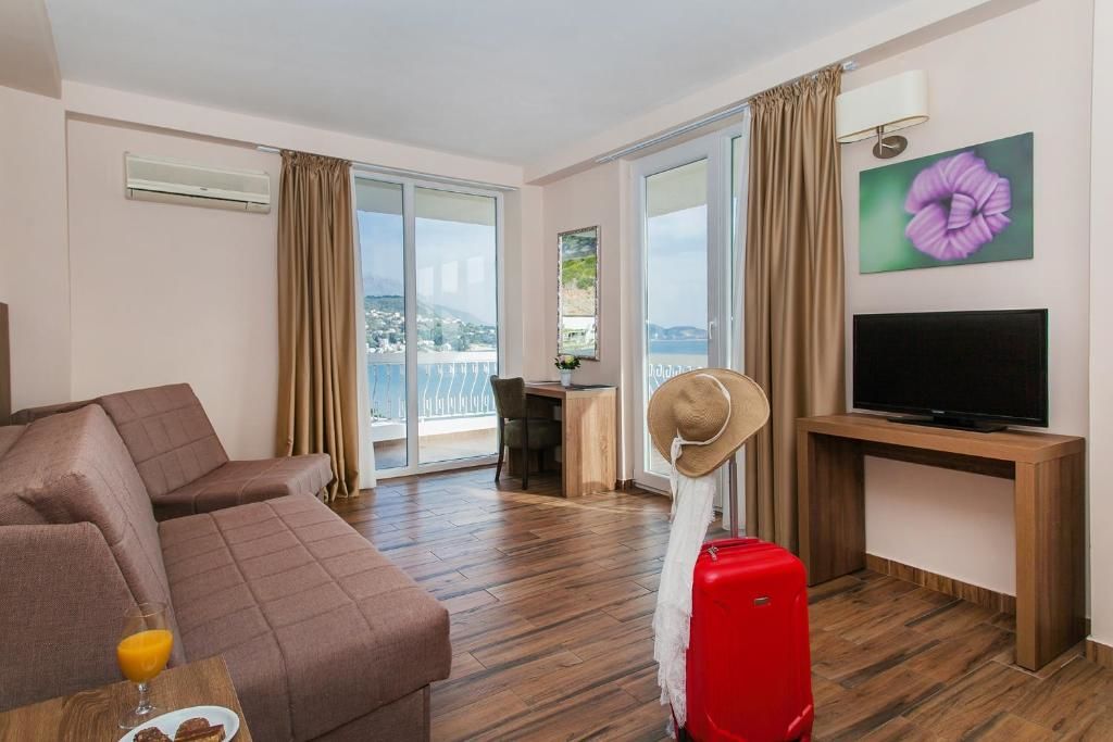 Отель Hotel Sato Сутоморе